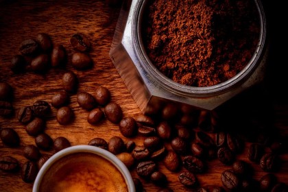 האם קפה שחור מומלץ לפני אימון כושר?