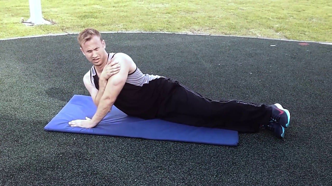 פשיטת מרפקים בשכיבה צידית – Side Lying Triceps Extension